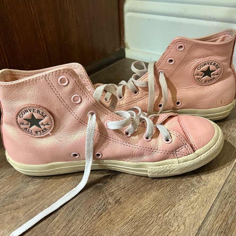 Iridescent Pink Converse Kids Teen Size 4 Chuck Taylors Hightop